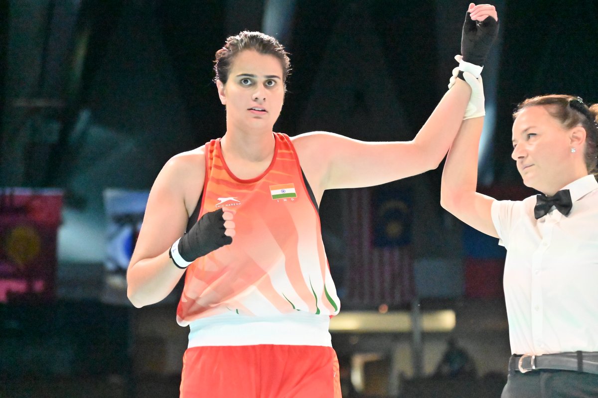 DDNewslive's tweet image. 💥 27 medals. 10 days. 1 powerhouse.
Ritika’s gold in women’s 80+kg seals a stellar show for India at the Asian U19 & U22 Boxing Championships!🥇🇮🇳
@tapasjournalist #AsianBoxing #IndianBoxing #TeamIndia #BoxingChampions #PunchPerfect #GlovesUpIndia #BoxingNation