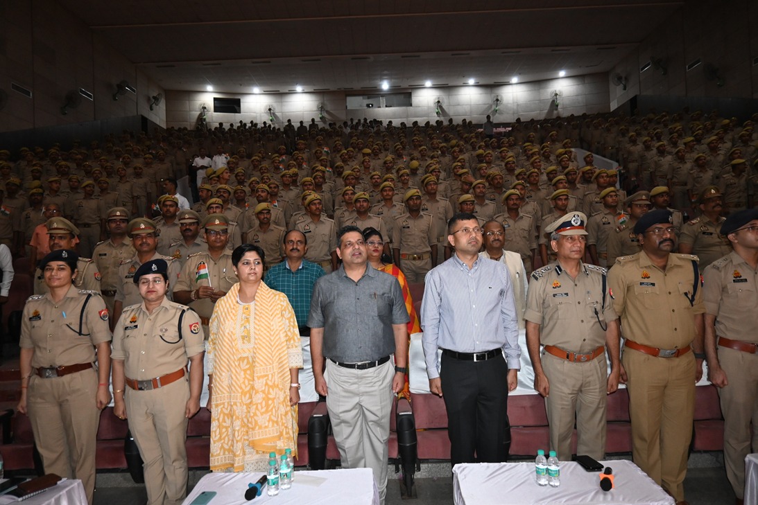 POLICE COMMISSIONERATE AGRA (@agrapolice) on Twitter photo आज सूरसदन सभागार में कमिश्नरेट आगरा पुलिस द्वारा 79वें स्वतंत्रता दिवस के उपलक्ष्य में ‘कर्तव्य पथ’ कार्यक्रम का भव्य आयोजन किया गया जिसका शुभारंभ पुलिस आयुक्त, आगरा <a href="/DeepakKumarIPS2/">Deepak Kumar IPS</a> एवं श्रीमती मोनी शांडिल्य (धर्मपत्नी पुलिस आयुक्त) द्वारा <a href="/digrangeagra/">DIG Range Agra</a> व <a href="/AddCPAgra/">Addl.POLICE COMMISSIONER AGRA</a> के साथ दीप आज सूरसदन सभागार में कमिश्नरेट आगरा पुलिस द्वारा 79वें स्वतंत्रता दिवस के उपलक्ष्य में ‘कर्तव्य पथ’ कार्यक्रम का भव्य आयोजन किया गया जिसका शुभारंभ पुलिस आयुक्त, आगरा <a href="/DeepakKumarIPS2/">Deepak Kumar IPS</a> एवं श्रीमती मोनी शांडिल्य (धर्मपत्नी पुलिस आयुक्त) द्वारा <a href="/digrangeagra/">DIG Range Agra</a> व <a href="/AddCPAgra/">Addl.POLICE COMMISSIONER AGRA</a> के साथ दीप