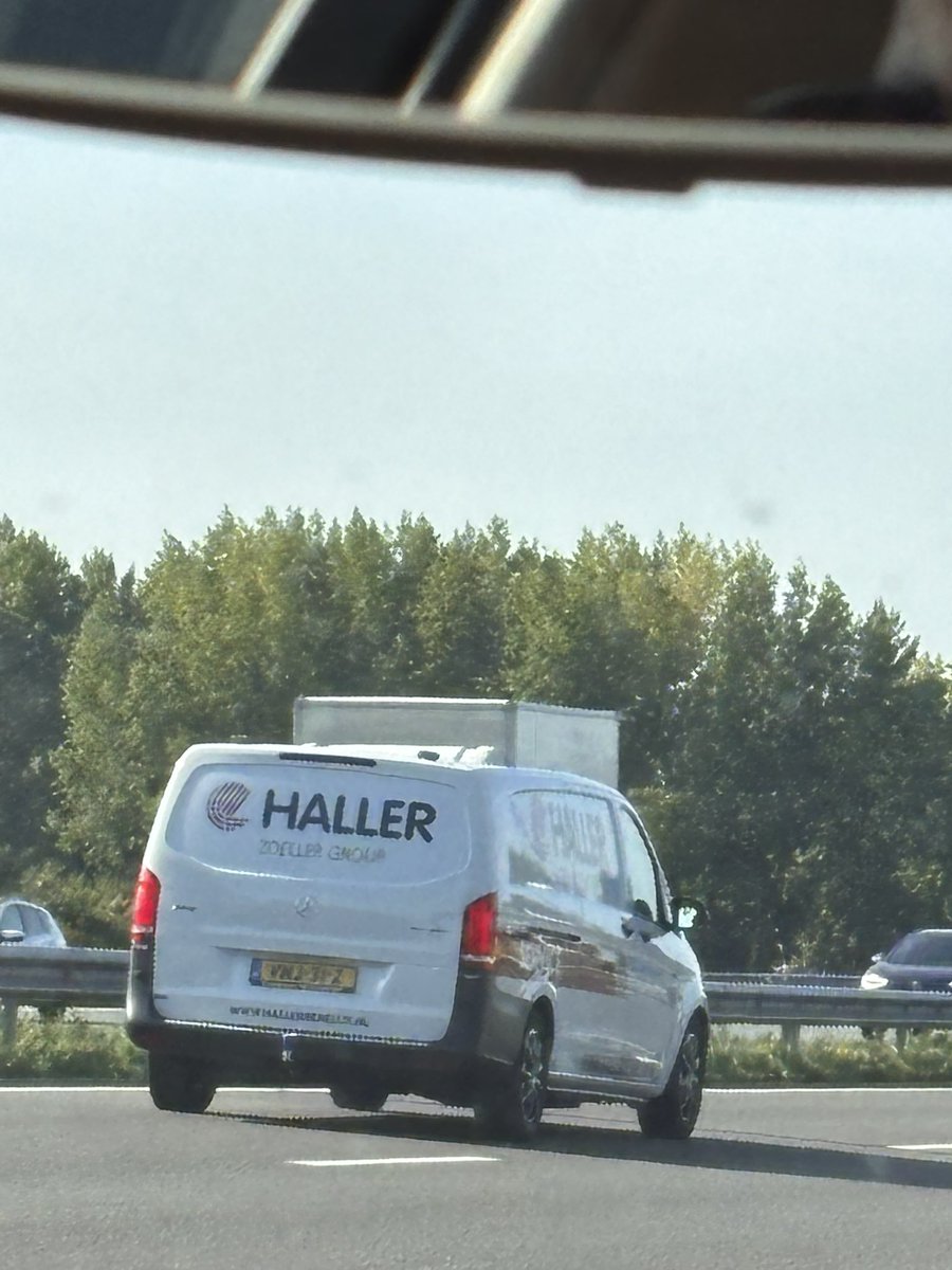 I_M_D_G's tweet photo. @DustinBroon10 Zojuist gespot op de snelweg bij Nieuwegein! https://t.co/10IeRj0dx9