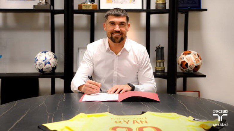 matx62's tweet photo. 🚨EXCLU : Matt Ryan se confie sur les coulisses de son arrivée à Lens, l'ambiance à Bollaert et son avenir... #rclens 
cc @MatyRyan https://t.co/7izChDGafR