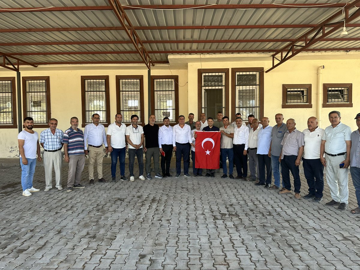 AliSahin501's tweet photo. 📍KARKAMIŞ ELİFOĞLU MAHALLESİ

Gaziantep Büyükşehir Belediye Başkan Vekilimiz Arif Seçkin, Karkamış Belediye Başkanımız Mustafa Güzel, AK Parti Gaziantep İl Başkan Yardımcılarımız, AK Parti Karkamış İlçe Başkanımız Hacı Ayvaz Çiçek, Kadın Kolları ve Gençlik Kolları teşkilat mensuplarımızla birlikte Elifoğlu Mahalle muhtarımız Ali Yağmurlu Bey ve sakinlerimizi ziyaret ettik. İhtiyaçlarımız konusunda çalışmalar yaptık… 

@Akparti 
@AKPartiG_Antep
@mustafaguzel027 
@AyvazHac18390 
@arifseckinn 
@yilmaz_huseyinn 
@akpartikarkamis