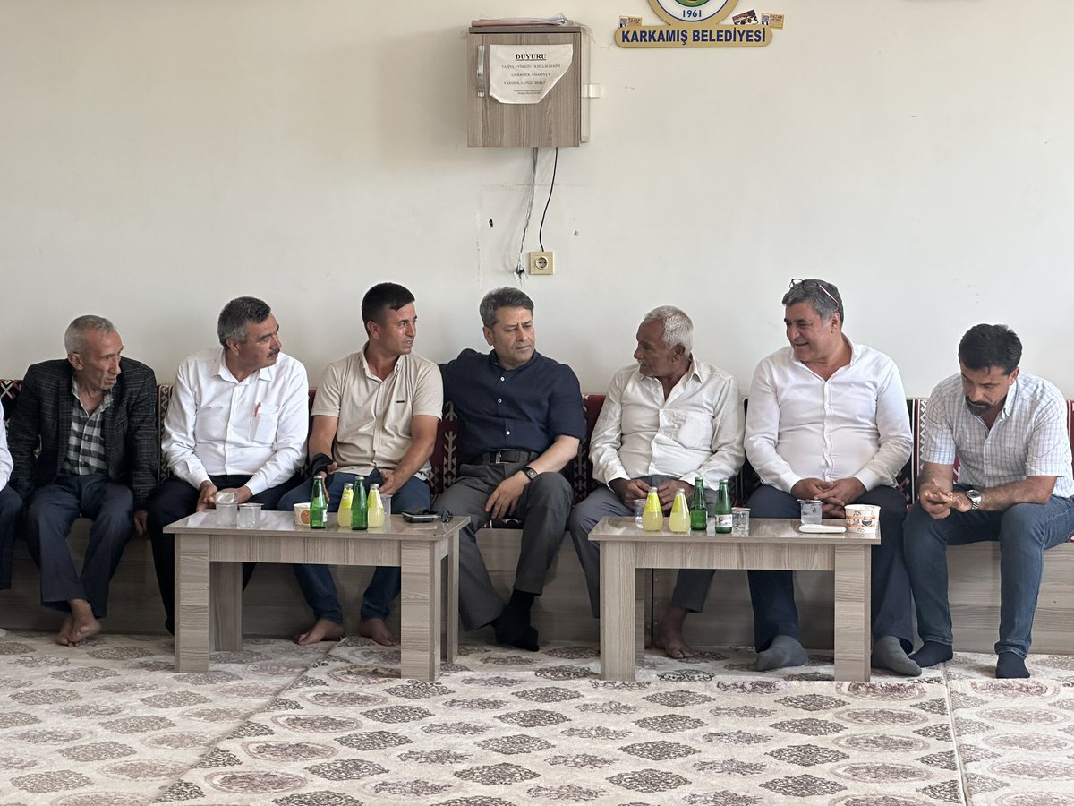 AliSahin501's tweet photo. 📍KARKAMIŞ ELİFOĞLU MAHALLESİ

Gaziantep Büyükşehir Belediye Başkan Vekilimiz Arif Seçkin, Karkamış Belediye Başkanımız Mustafa Güzel, AK Parti Gaziantep İl Başkan Yardımcılarımız, AK Parti Karkamış İlçe Başkanımız Hacı Ayvaz Çiçek, Kadın Kolları ve Gençlik Kolları teşkilat mensuplarımızla birlikte Elifoğlu Mahalle muhtarımız Ali Yağmurlu Bey ve sakinlerimizi ziyaret ettik. İhtiyaçlarımız konusunda çalışmalar yaptık… 

@Akparti 
@AKPartiG_Antep
@mustafaguzel027 
@AyvazHac18390 
@arifseckinn 
@yilmaz_huseyinn 
@akpartikarkamis