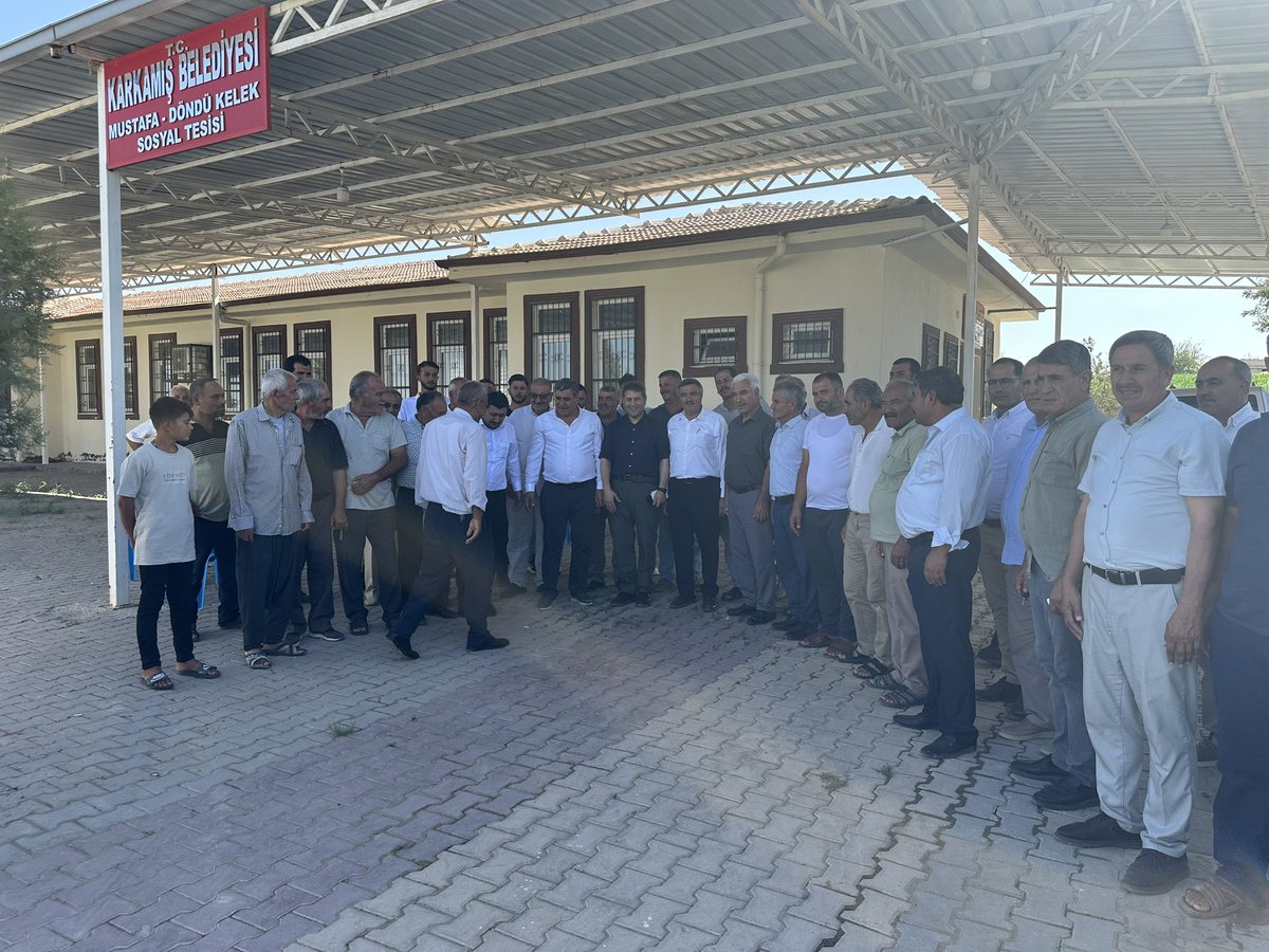 AliSahin501's tweet photo. 📍KARKAMIŞ KELEKLİ MAHALLESİ

Gaziantep Büyükşehir Belediye Başkan Vekilimiz Arif Seçkin, Karkamış Belediye Başkanımız Mustafa Güzel, AK Parti Gaziantep İl Başkan Yardımcılarımız, AK Parti Karkamış İlçe Başkanımız Hacı Ayvaz Çiçek, Kadın Kolları ve Gençlik Kolları teşkilat mensuplarımızla birlikte Kelekli Mahalle muhtarımız Mehmet Kelek Bey ve sakinlerimizi ziyaret ettik. İhtiyaçlarımız konusunda çalışmalar yaptık… 

@Akparti 
@AKPartiG_Antep
@mustafaguzel027 
@AyvazHac18390 
@arifseckinn 
@yilmaz_huseyinn 
@akpartikarkamis