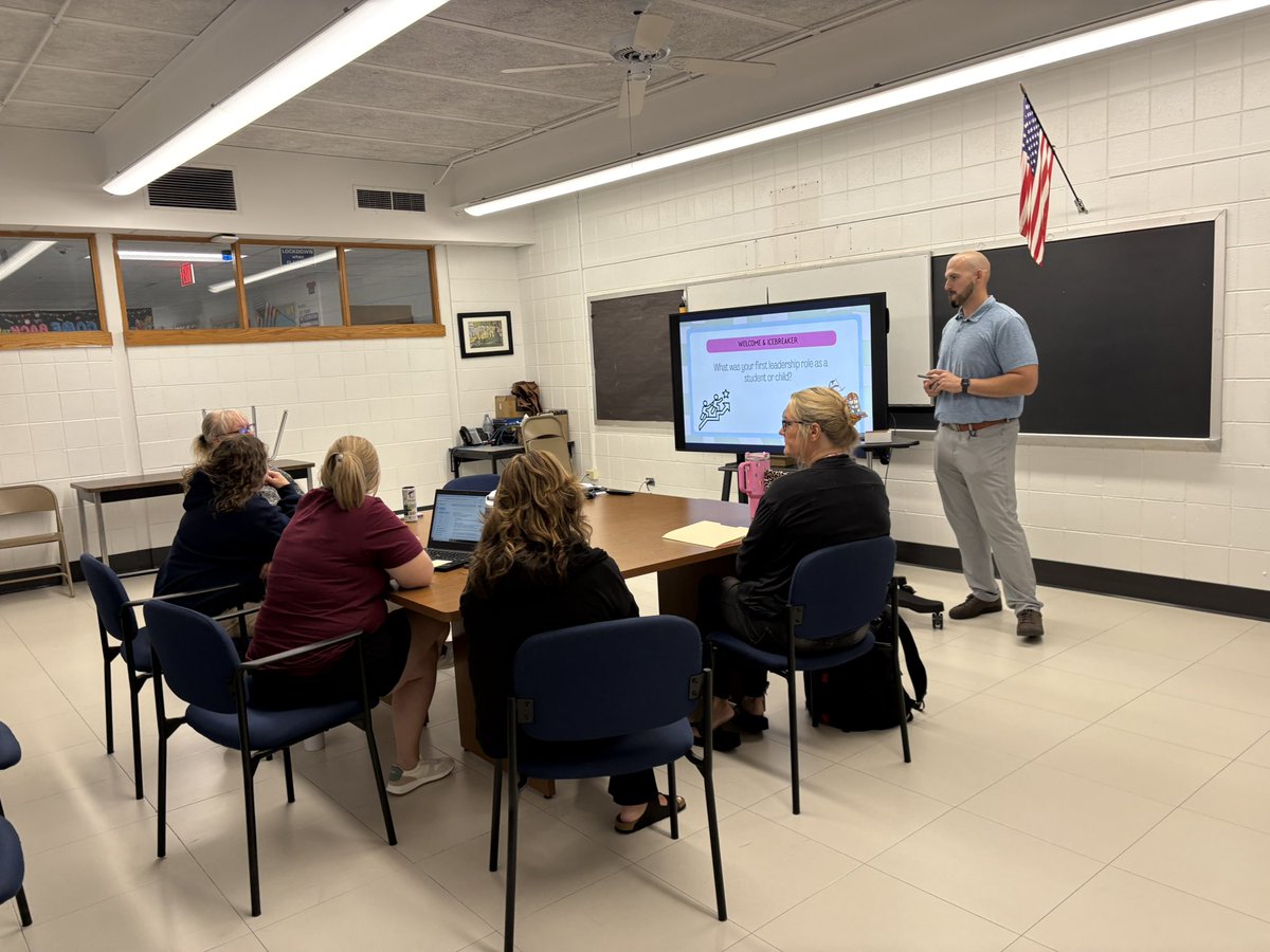 Keafer's tweet photo. Our PES staff led choice learning sessions today. Staff were able to highlight their genius and staff were able to differentiate their learning. Everything from student leadership, math fluency, IEPs, and parent engagement! https://t.co/F8HBtBm80a