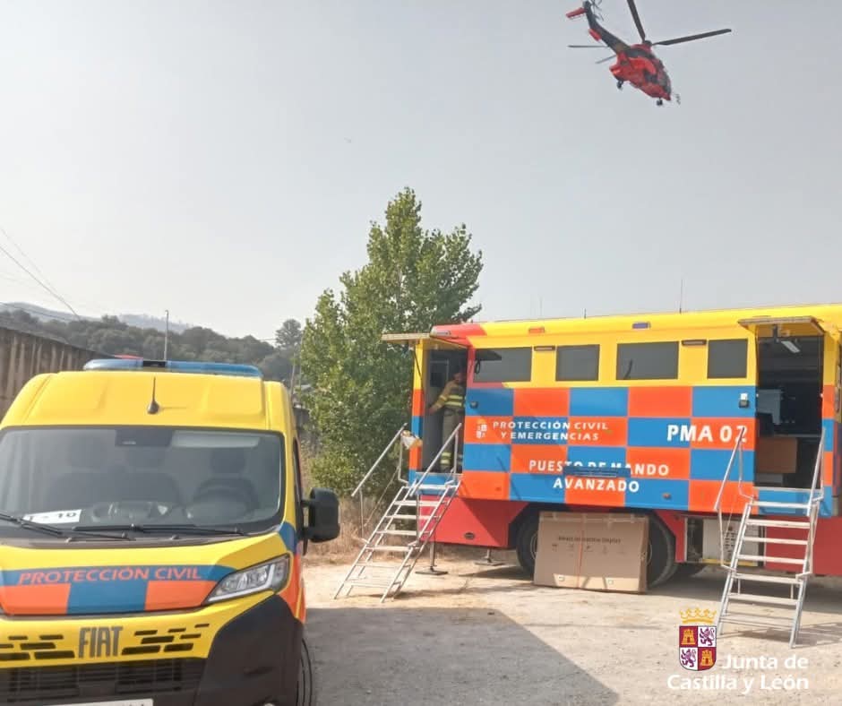 irenecortesc5's tweet photo. 🟧🟧🟧La Agencia de Protección Civil y Emergencias #APCE  de La @jcyl tiene movilizado en el #IFYeres #León:
✅️Puesto de Mando Avanzado #PMA 
✅️Técnicos del Centro Coordinador de Emergencias #CCE
✅️Unidad de Apoyo Logistico #UALE
🟠 #AVPC de #Carracedelo y #Carucedo
@112cyl https://t.co/5c2Tr7myFX