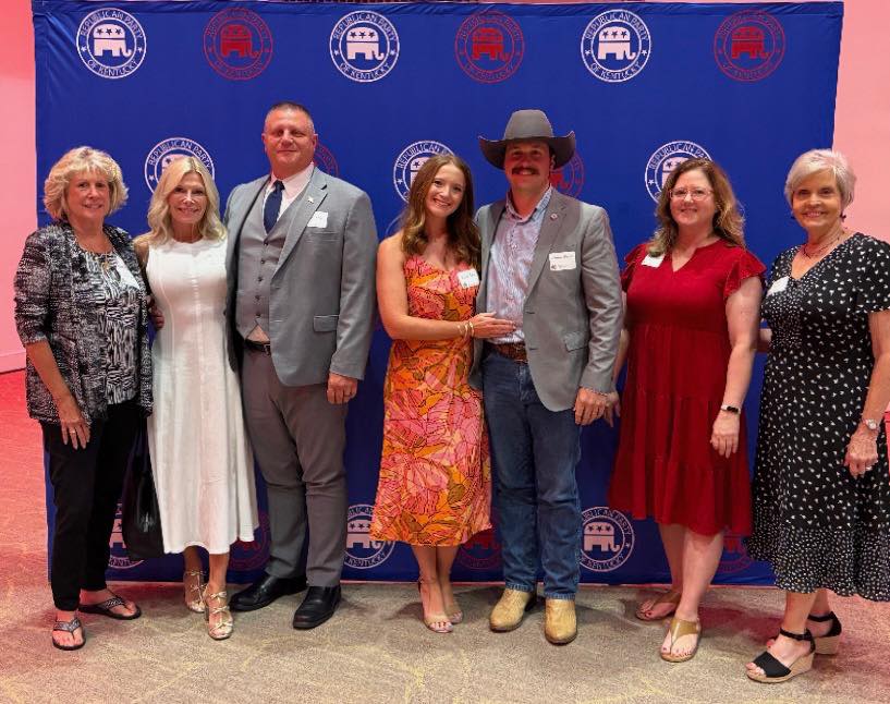 ky_county's tweet photo. @KYGOP State Lincoln Dinner. Madison County was well represented. Our own Tony Terry, Chief Deputy Madison County Sheriffβs Department, was honored to be chosen to lead the Pledge of Allegiance. #madisoncountyky #republicanparty https://t.co/kvRY4JsFwd