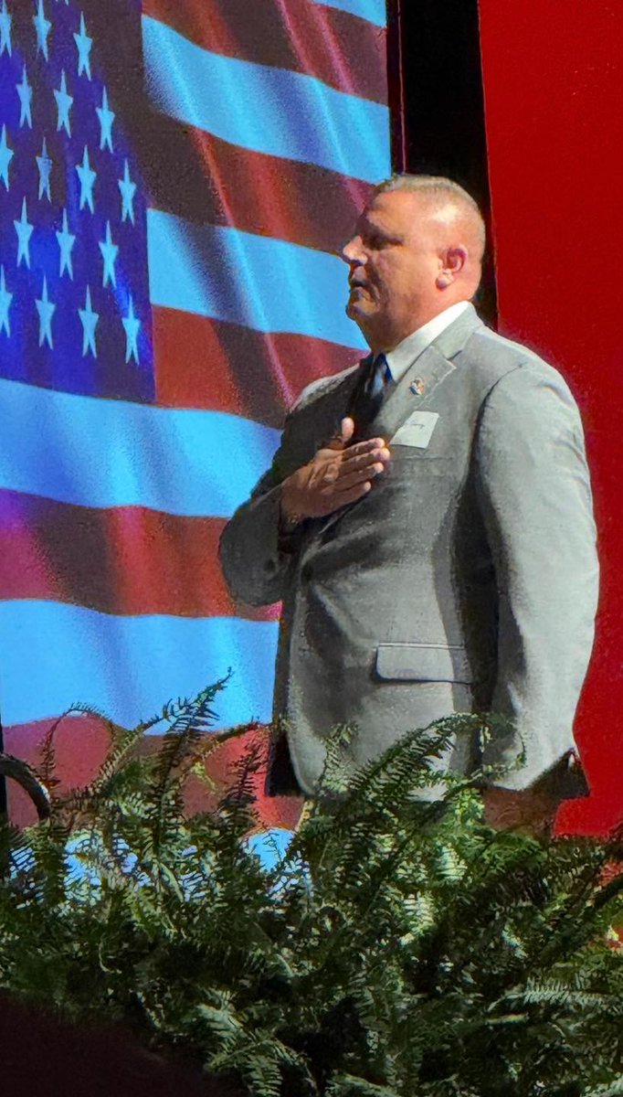 ky_county's tweet photo. @KYGOP State Lincoln Dinner. Madison County was well represented. Our own Tony Terry, Chief Deputy Madison County Sheriffβs Department, was honored to be chosen to lead the Pledge of Allegiance. #madisoncountyky #republicanparty https://t.co/kvRY4JsFwd