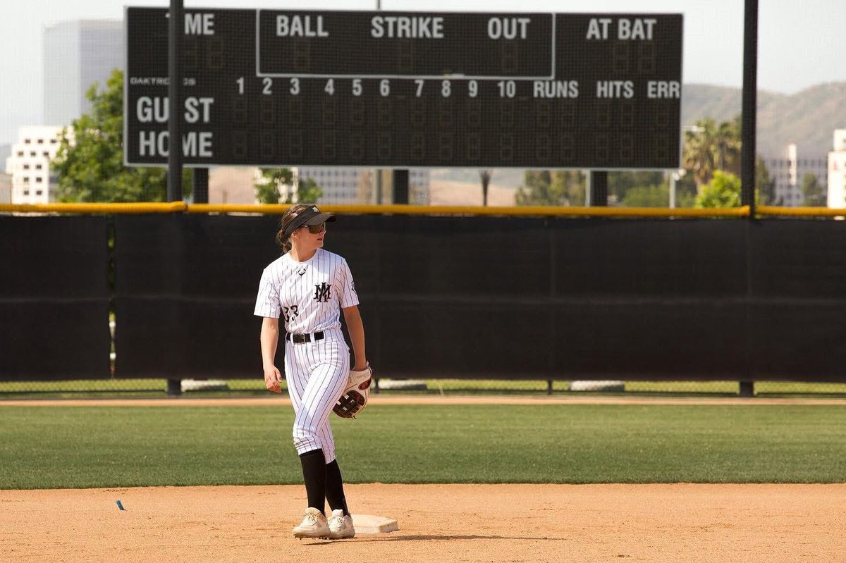 Reece_V2027_33's tweet image. Here we go!! Start of year 4 with @AMGonzalez2027. A busy fall softball season is coming! #middles #utility #centerfield #speedy #contacthitter