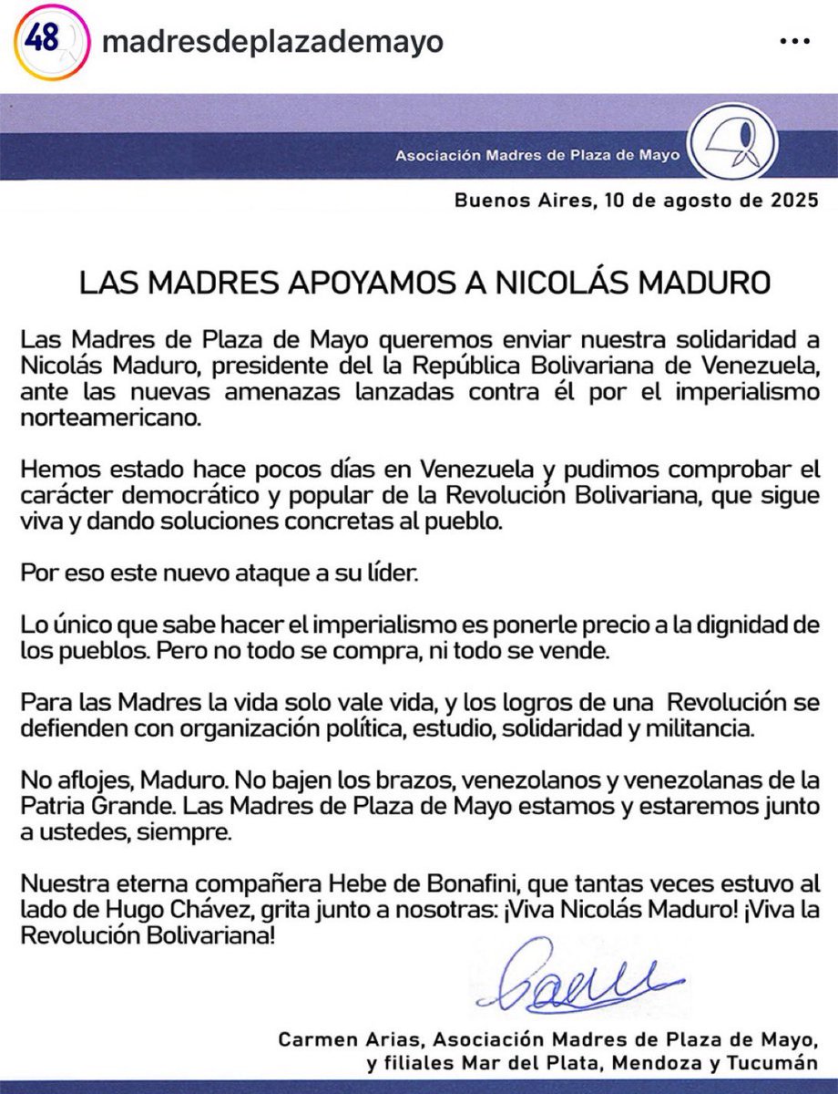 Las madres apoyan a un dictador.