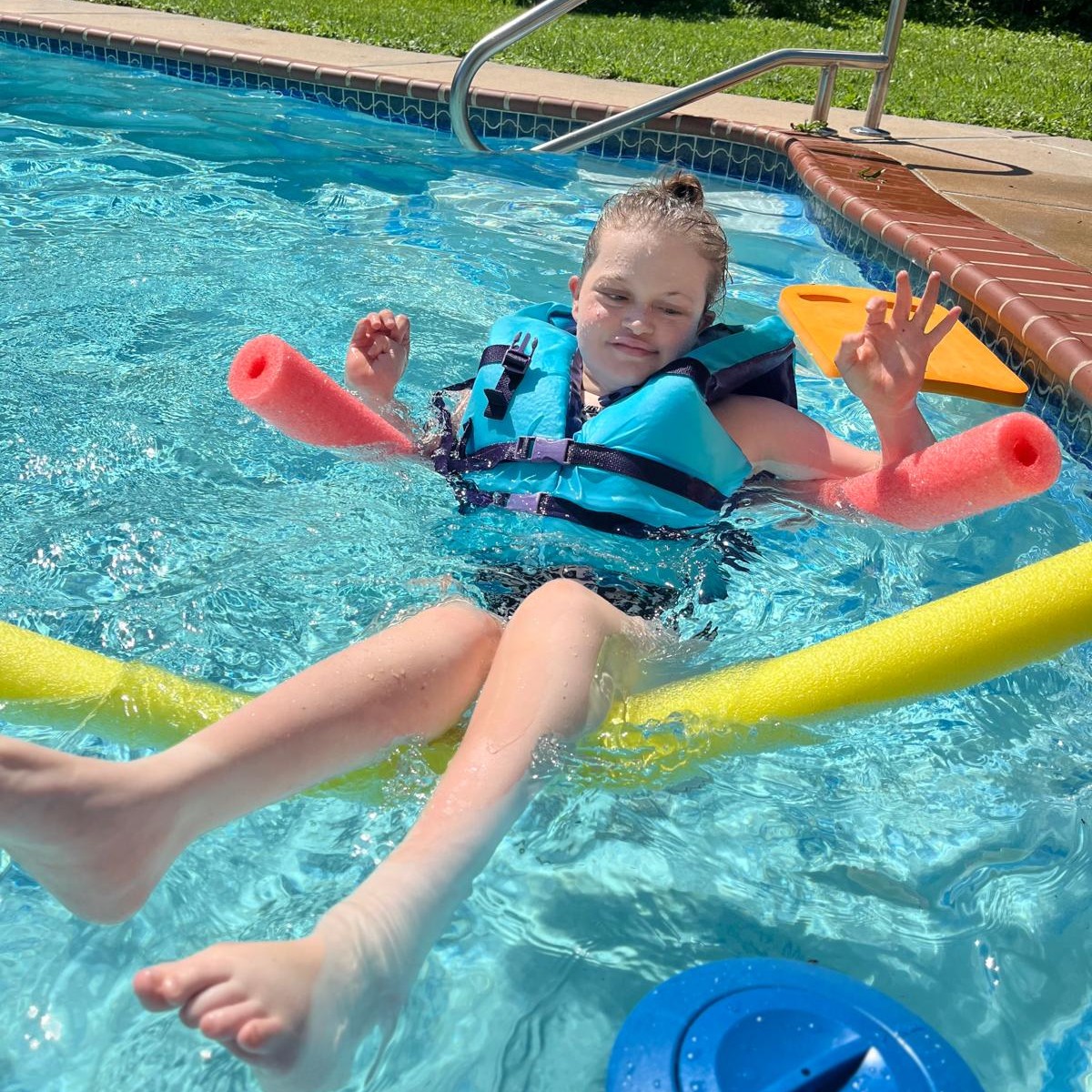 CHFoundationNA's tweet image. Pool time is always a highlight of Camphill School’s Extended School Year (ESY) experience! Both Beaver Run and Foxfield campuses offer pools perfect for splashing, swimming, floating, and socializing. ⛱🏊‍♂️☀️

#CamphillSchool #CamphillCommunity #PooltimeFun #ExtendedSchoolYear
