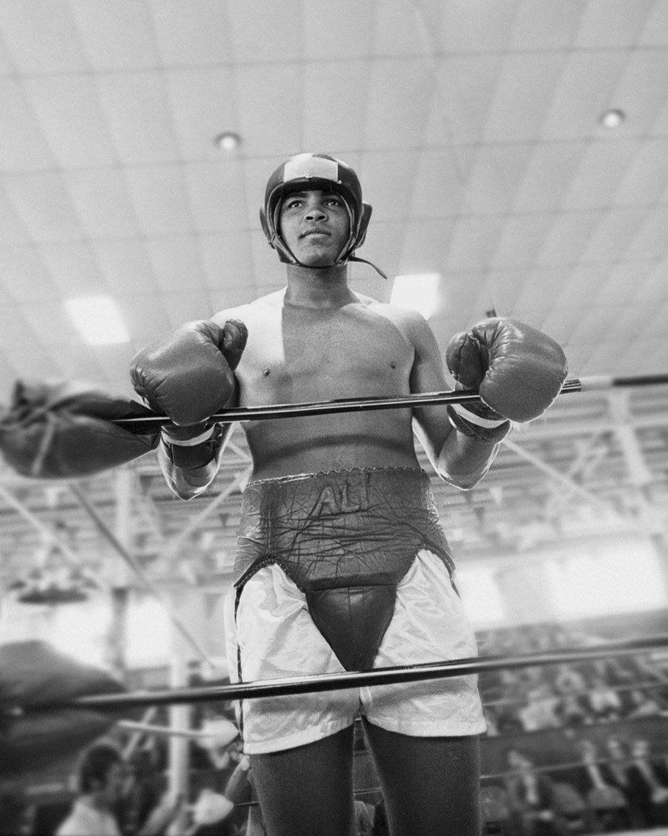 “Inside of a ring or out, ain’t nothing wrong with going down. It’s staying down that’s wrong.”

#MuhammadAli #Icon #Champion #Boxing #Legacy #History #GOAT