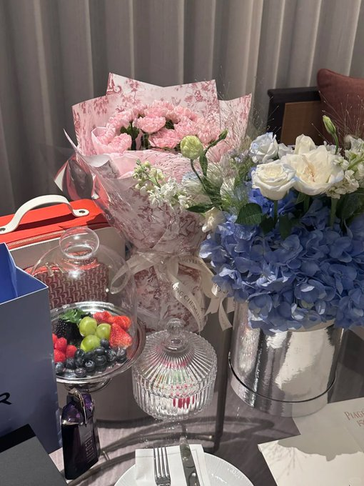 Just picked up some gorgeous flowers from Chanel's shopping event