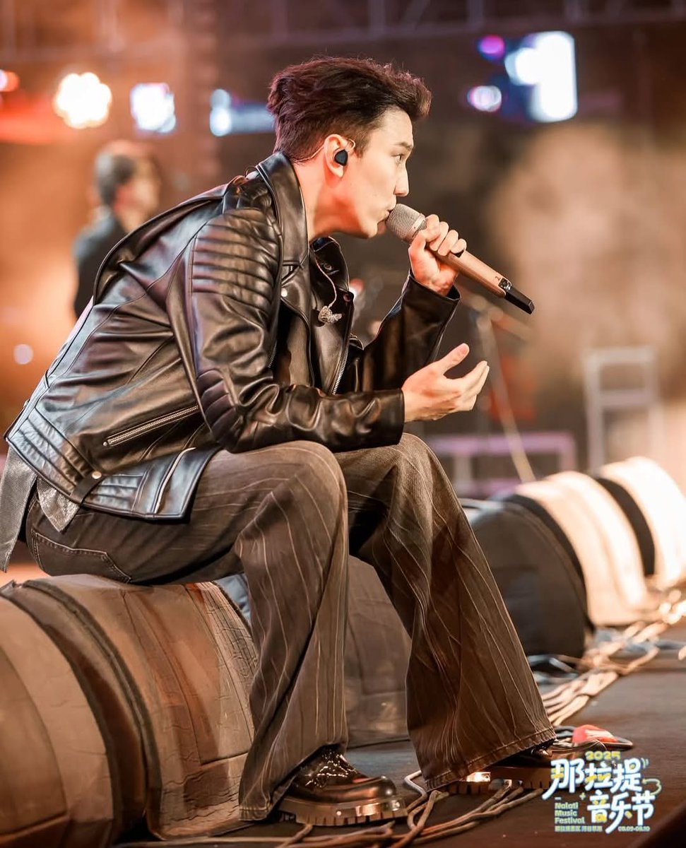 Dear_Barbara57's tweet photo. @Dimaterry1 @Hanna_DearDQ @Francesco386122 @dimash_official Wszystko milknie, gdy się zaczyna koncert.
Nie ma wczoraj, nie ma jutra - jest tylko teraz.
A to „teraz" jest nieskończone.
INCREDIBLE CONCERTS SOON
#DimashCreativity https://t.co/UYxE5LvNMa
