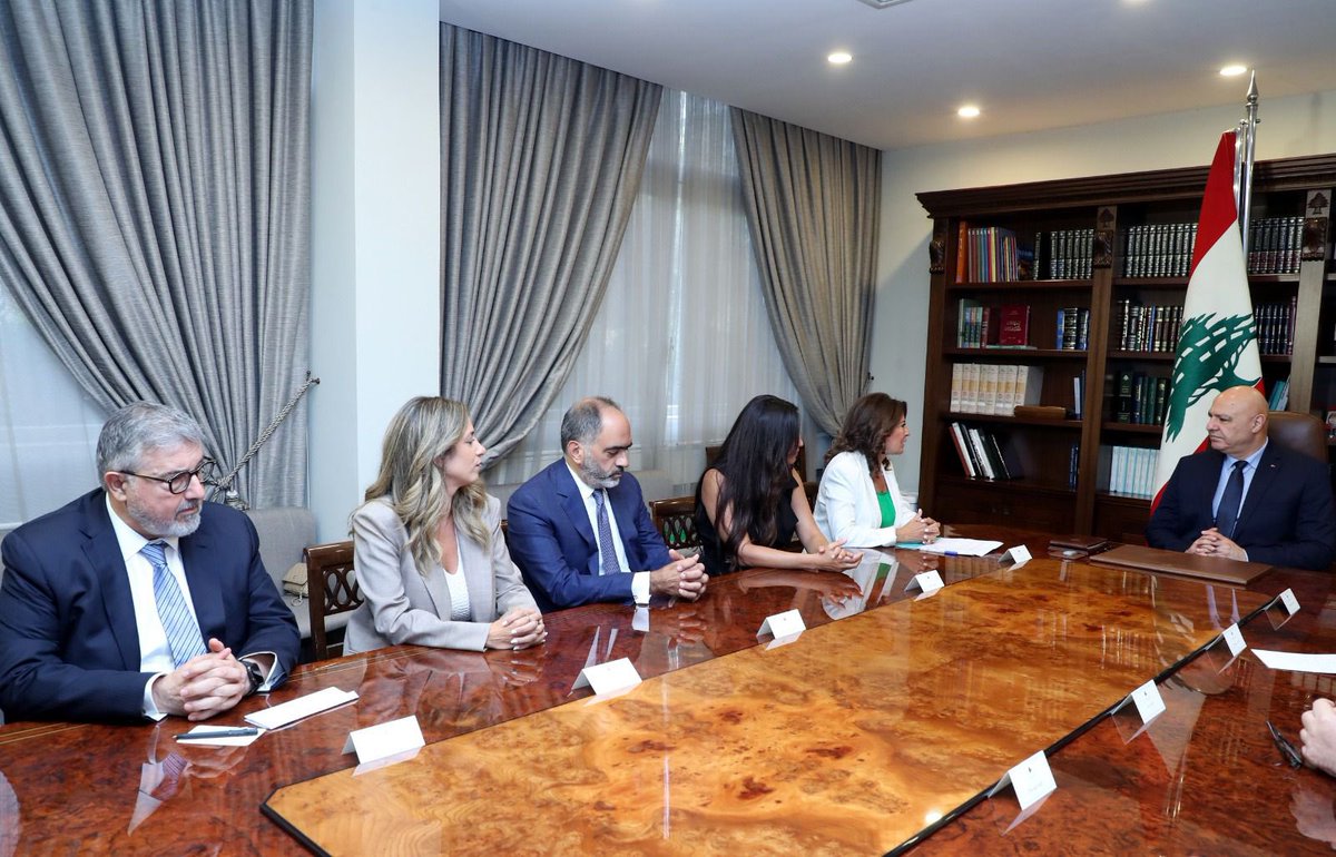 التقى وفد من "كلنا إرادة" صباح اليوم، بفخامة رئيس الجمهورية العماد جوزيف عون، في القصر الجمهوري. وقد قدّم الوفد خلال اللقاء عرضاً مفصّلاً عن رؤية الجمعية، وأهدافها، ونشاطاتها المختلفة الهادفة إلى تحقيق الإصلاح السياسي والاقتصادي في لبنان.

ونوّه الوفد بالمسار الذي تنتهجه رئاسة