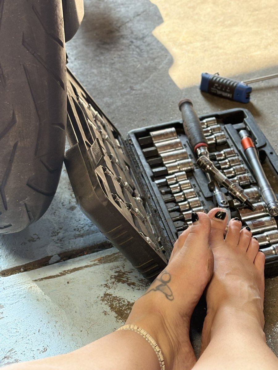 WaverlyFPS's tweet photo. Tinkering and Suntans https://t.co/dWwr77xV9V