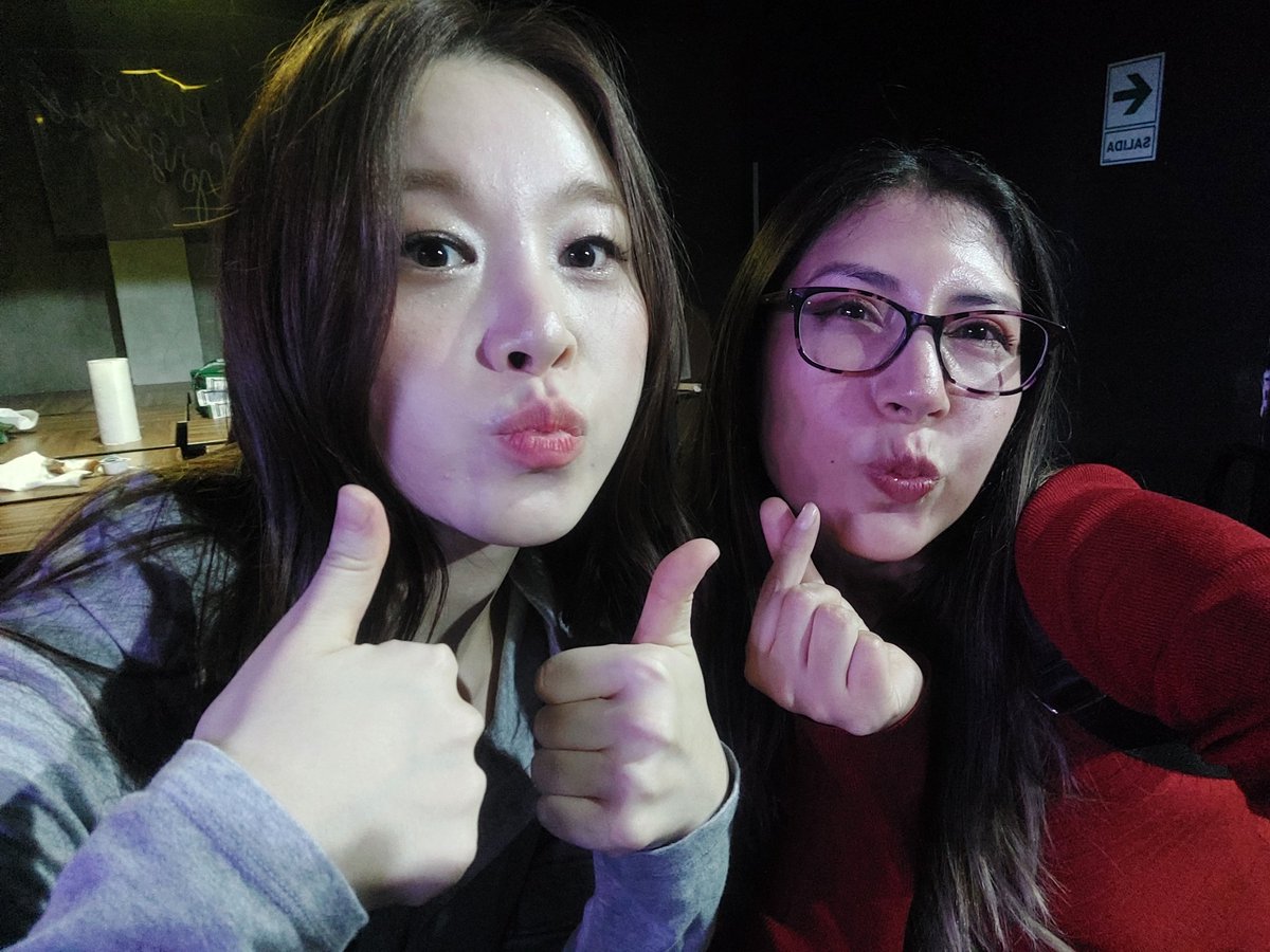 luvithopie's tweet photo. obviamente también tenía que conocer a esta GENIA, le dije gracias por ser parte de dreamcatcher y que era hermosa y me respondió "you too" ✨️ se notaba muy feliz que le pidieran fotitos, bella Sooyeon 💘 

@hf_dreamcatcher https://t.co/Dnc8KLUFkB