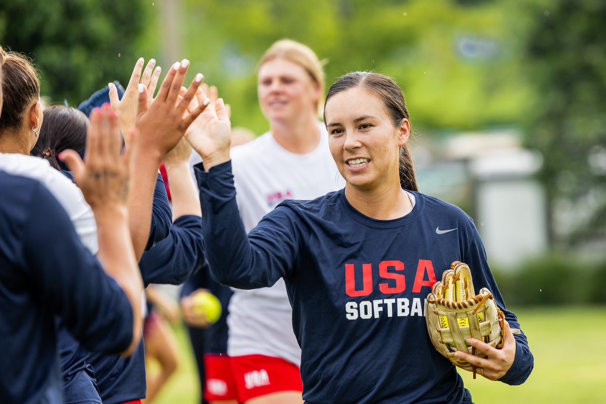 USASoftballWNT's tweet photo. 𝐉𝐮𝐬𝐭 𝐡𝐚𝐩𝐩𝐲 𝐭𝐨 𝐛𝐞 𝐡𝐞𝐫𝐞 🤩

#USWNT | #TWG2025 https://t.co/Z99jw07tLf