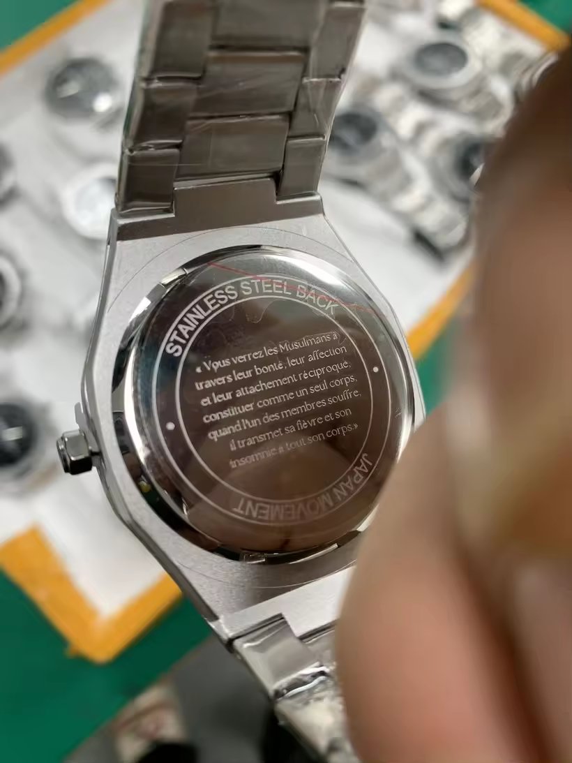 1 RT ? 1 Like? 

Les frères je vous rappelle que 100% des bénéfices iront à l'association pour la Palestine, penser à partager autour de vous pour soutenir au max ce projet svp 

Free Palestine 🇵🇸

À l'arrière il y a le fameux hadiths de la solidarité entre musulmans :
« Vous