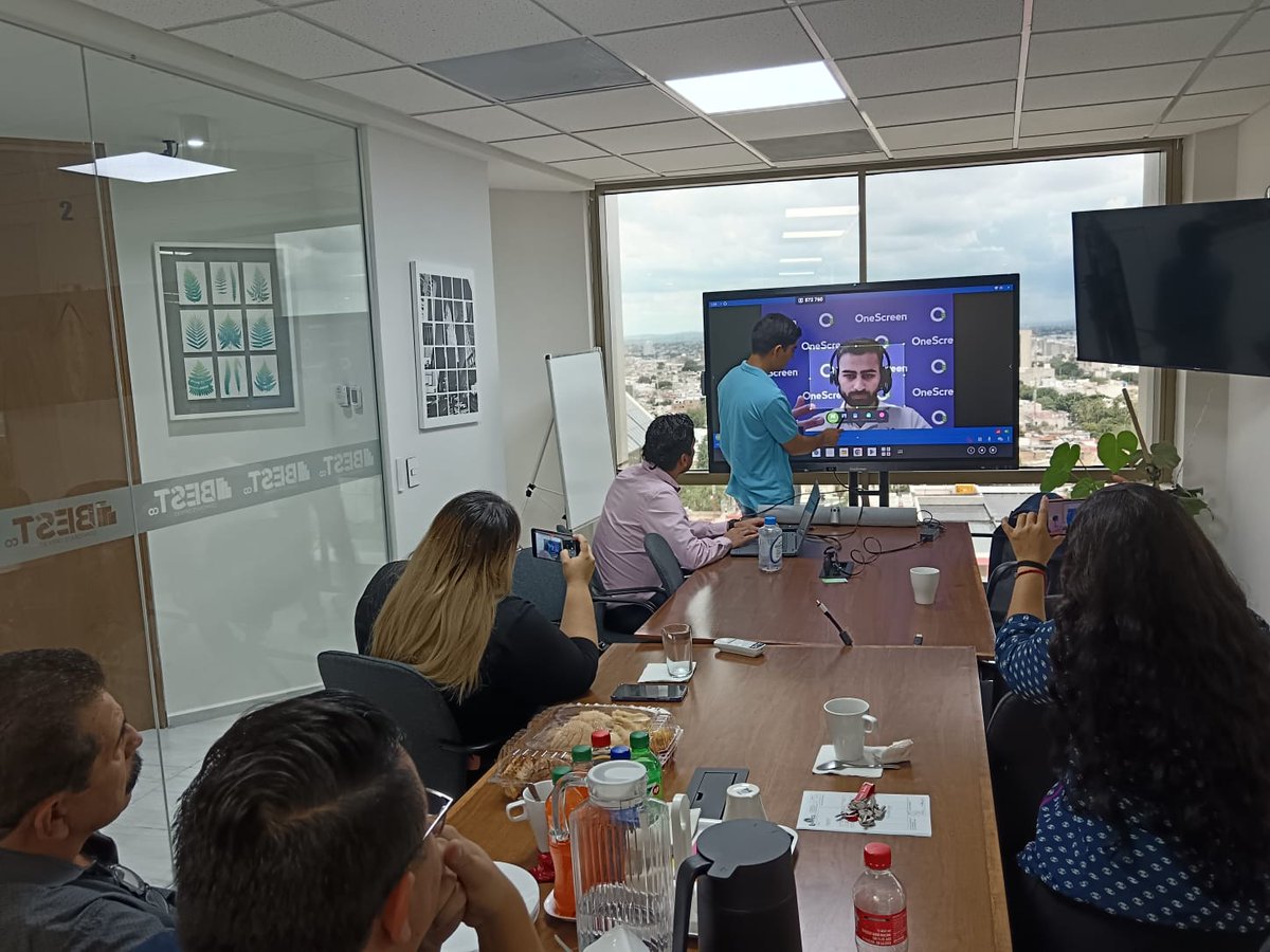 LatintelMX's tweet image. Momentos del evento One to One Partners @LatintelMX   - @OneScreen_LATAM  LATAM en Guadalajara! Estuvo increíble! 🤩

#OneScreen #pantallasinteligentes #pantallasinteractivas #PizarraInteractiva #eventoscorporativos