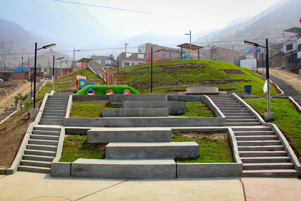 🚧 ¡𝐎𝐛𝐫𝐚𝐬 𝐪𝐮𝐞 𝐭𝐫𝐚𝐧𝐬𝐟𝐨𝐫𝐦𝐚𝐧 𝐍̃𝐚𝐧̃𝐚 𝘆 𝗵𝗮𝗰𝗲𝗻 𝗳𝗲𝗹𝗶𝗰𝗲𝘀 𝗮 𝗻𝘂𝗲𝘀𝘁𝗿𝗼𝘀 𝗻𝗶𝗻̃𝗼𝘀! 🎉

#Obras | 👦🏻👧🏻 ¡Progreso para nuestros vecinos! Nuestro alcalde de Lurigancho-Chosica realizó la supervisión de la obra del Parque Infantil ubicado en Ñaña.