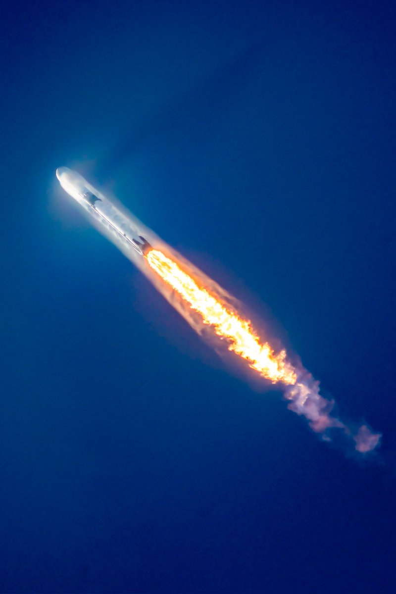 Falcon 9 soars through the sky with Project Kuiper's internet satellites.

📷: <a href="/SpaceX/">SpaceX</a>