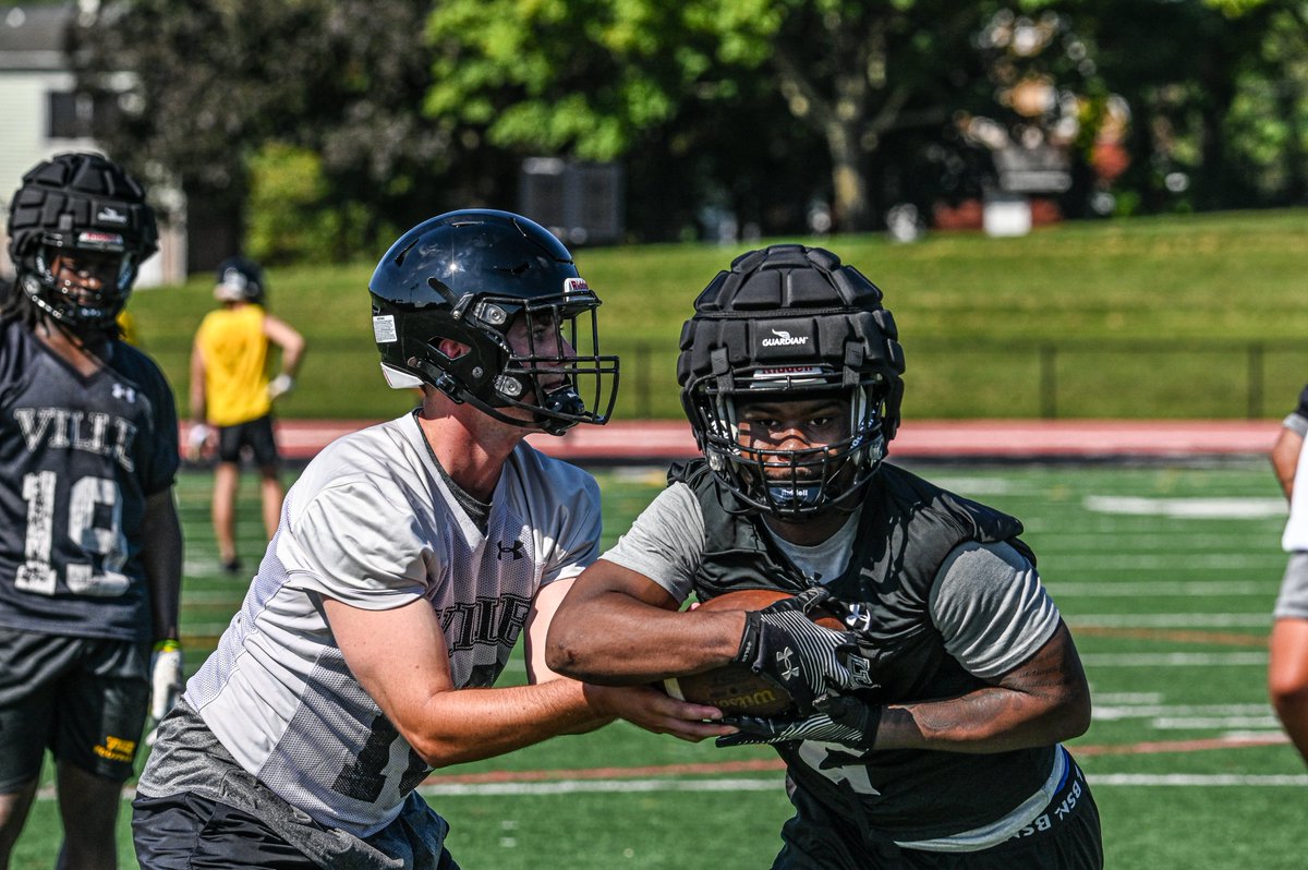 VilleMarauders's tweet photo. It's officially FOOTBALL SEASON⚡️ 

📷 from this morning's first workout!
https://t.co/PIReB4tJ4s https://t.co/LzzkxnITSY