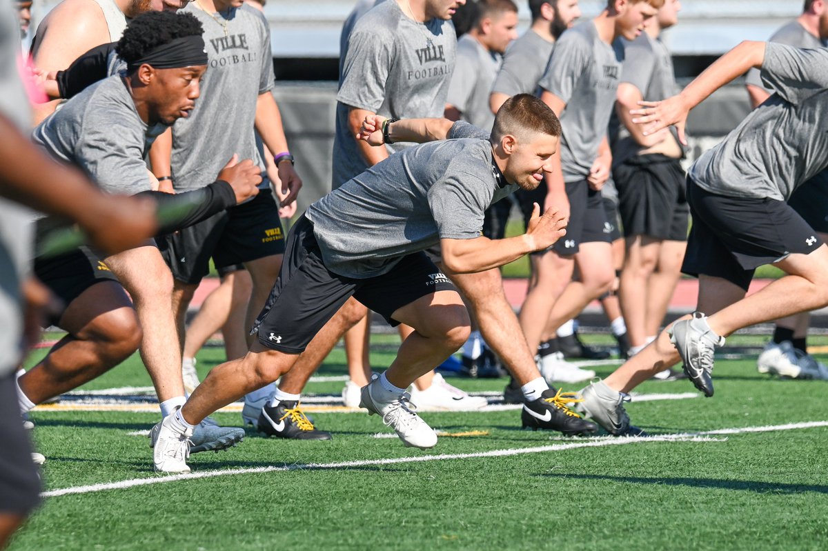 VilleMarauders's tweet photo. It's officially FOOTBALL SEASON⚡️ 

📷 from this morning's first workout!
https://t.co/PIReB4tJ4s https://t.co/LzzkxnITSY