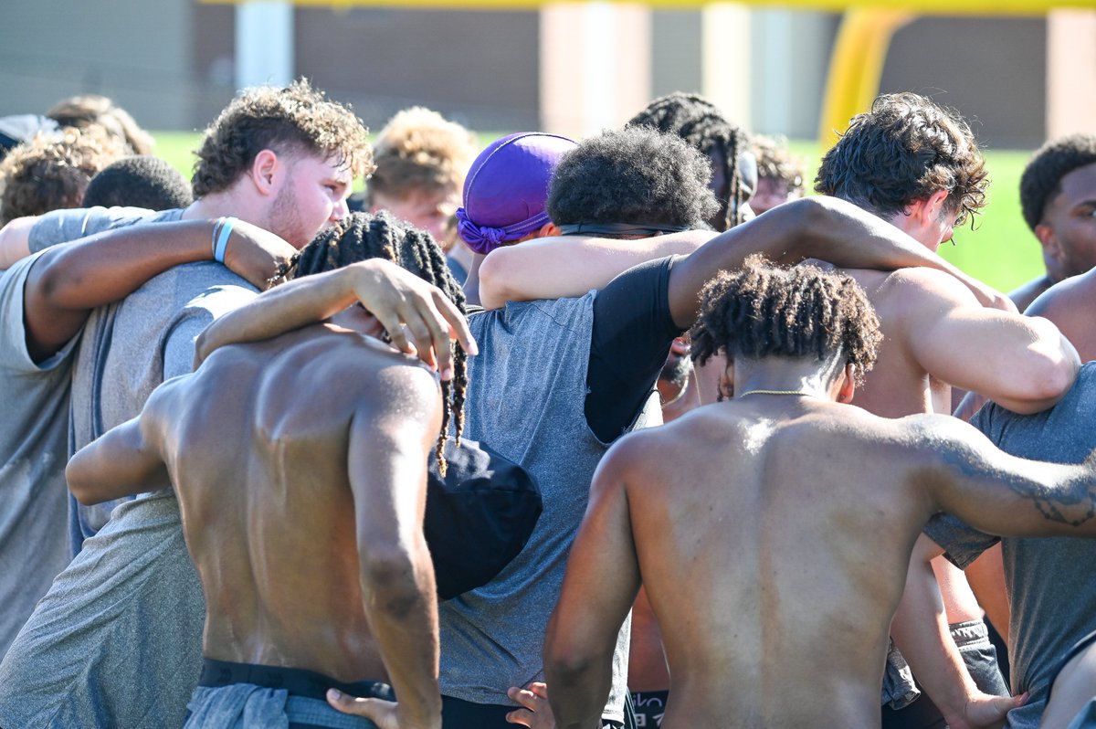 VilleMarauders's tweet photo. It's officially FOOTBALL SEASON⚡️ 

📷 from this morning's first workout!
https://t.co/PIReB4tJ4s https://t.co/LzzkxnITSY