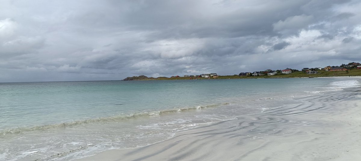 Playas en las Islas Lofoten 🇳🇴

Chiringuitos ❌
Sombrillas ❌
Hamacas ❌
Socorristas ❌
Duchas ❌
Fantásticas ✅