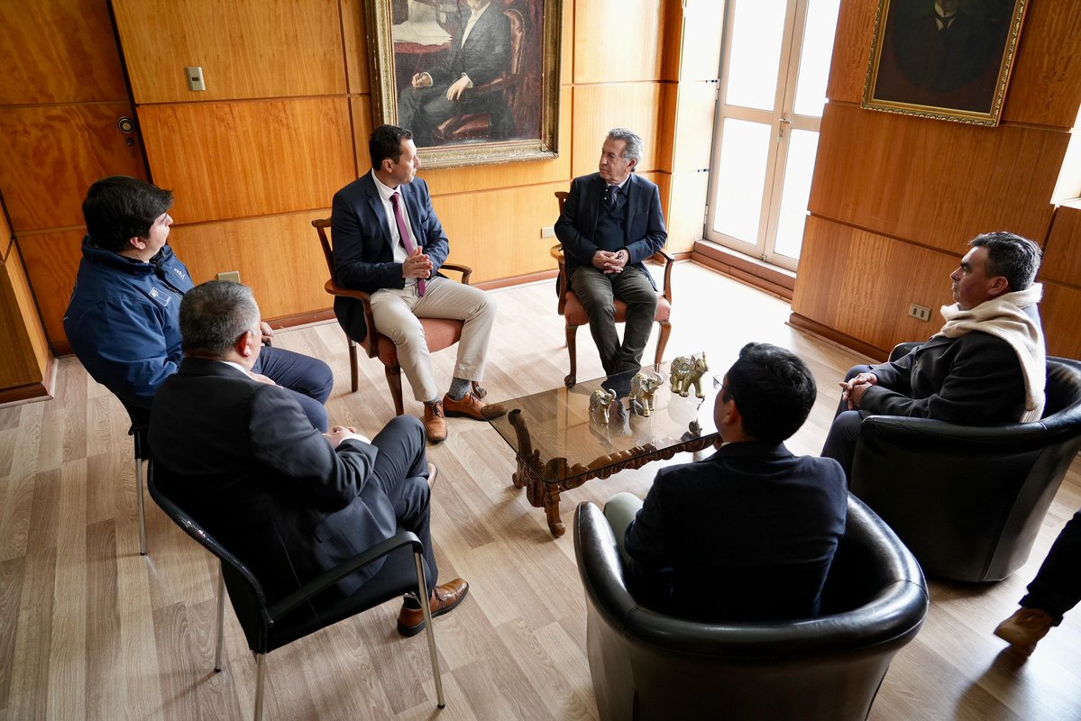 Delegación Presidencial Regional de Ñuble (@dprnuble) on Twitter photo El Delegado Rodrigo García recibió al alcalde de #Quirihue, Eduardo Redlich; junto al Delegado de <a href="/DPPItata/">Delegación Presidencial Provincial de Itata</a>, Mario Cruces; y otras autoridades, para celebrar la firma de la entrega en comodato del ex Internado como recinto provisorio para el Grupo de Formación de <a href="/Carabdechile/">Carabineros de Chile</a> El Delegado Rodrigo García recibió al alcalde de #Quirihue, Eduardo Redlich; junto al Delegado de <a href="/DPPItata/">Delegación Presidencial Provincial de Itata</a>, Mario Cruces; y otras autoridades, para celebrar la firma de la entrega en comodato del ex Internado como recinto provisorio para el Grupo de Formación de <a href="/Carabdechile/">Carabineros de Chile</a>