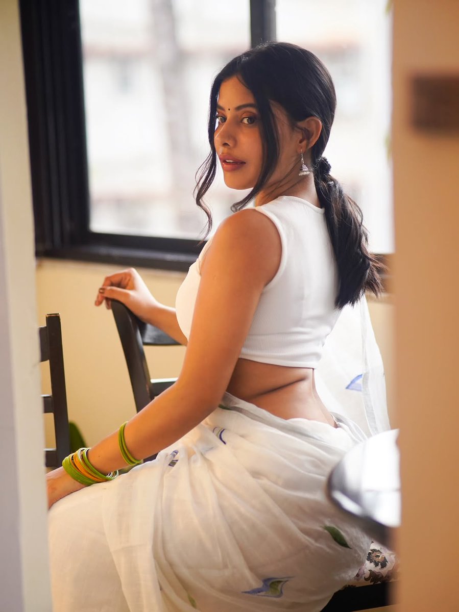 yoursframefully's tweet photo. Angel in White 🤍

🦋: shalinichauhanofficial https://t.co/E3TZP3KtDr