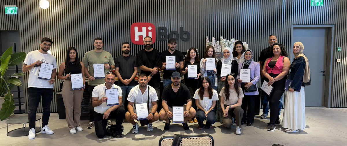 أمس الأحد، احتفلنا في تل أبيب بتخريج فوج جديد من دورة Data Analyst ضمن البرنامج المشترك بين جمعية عتيدنا ومؤسسة Elevation وسلطة الابتكار.
حوالي 20 مشتركًا أنهوا بنجاح رحلة تعليمية مكثفة، وها هم اليوم يبدؤون مرحلة المرافقة المهنية بهدف الاندماج في كبرى شركات الهايتك في البلاد.