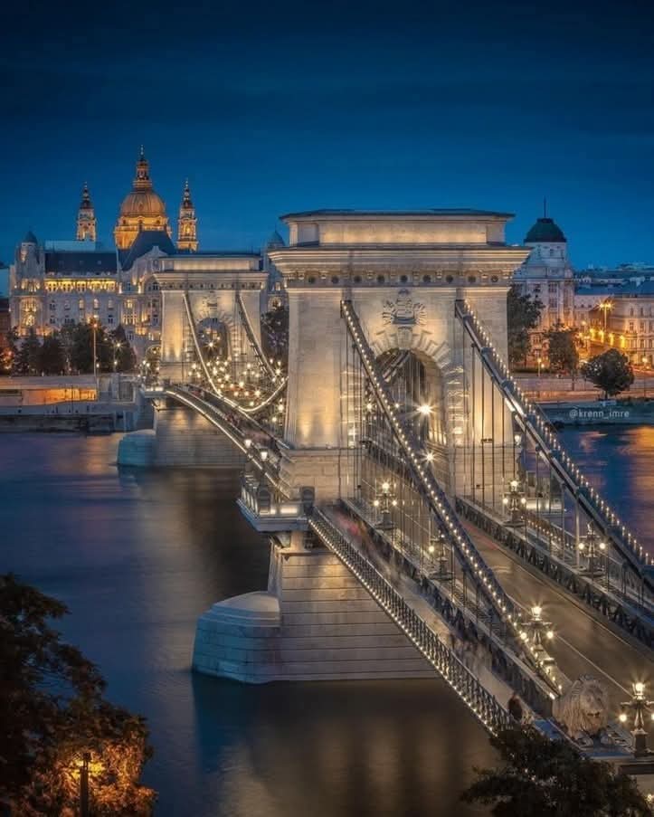 🤔✈️🌍 GUESS THE CITY 🌍✈️🤔

I ❤️ this city 🌍 &amp; I still havent been during the winter when its ❄️

1 Correct Guess Will Win An Airport Lounge Pass ✈️ (Worth upto £75)

Dont Forget To #RETWEET To Enter Guys 🙂

*1 Winner announced on Sun*
#Guess #City #Win #Competition #FindAWay