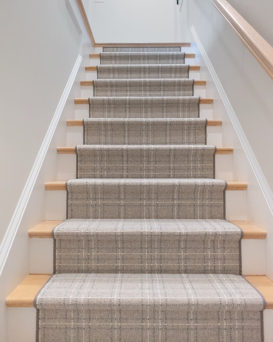 stantondesignco's tweet photo. Pristine Plaid delivers a fresh perspective on classic patterning.

View all available colors: https://t.co/yuMydx2q32 

@thecarpetworkroom #stantoncarpet #carpetrunner #carpetlove #luxurycarpet #interiordesign #stairrunner #staircases #plaids #luxurydesign #staircasedesign https://t.co/daGkaFkLp6