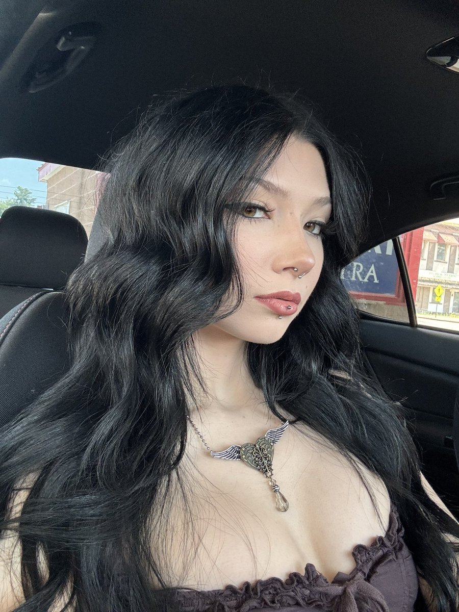 Kyana (@kyanaru444) on Twitter photo 