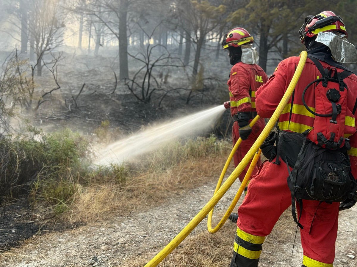 Bomberos, brigadistas y UME vuelven a ser, un año más, los héroes anónimos del verano. Gracias por vuestro trabajo 💔