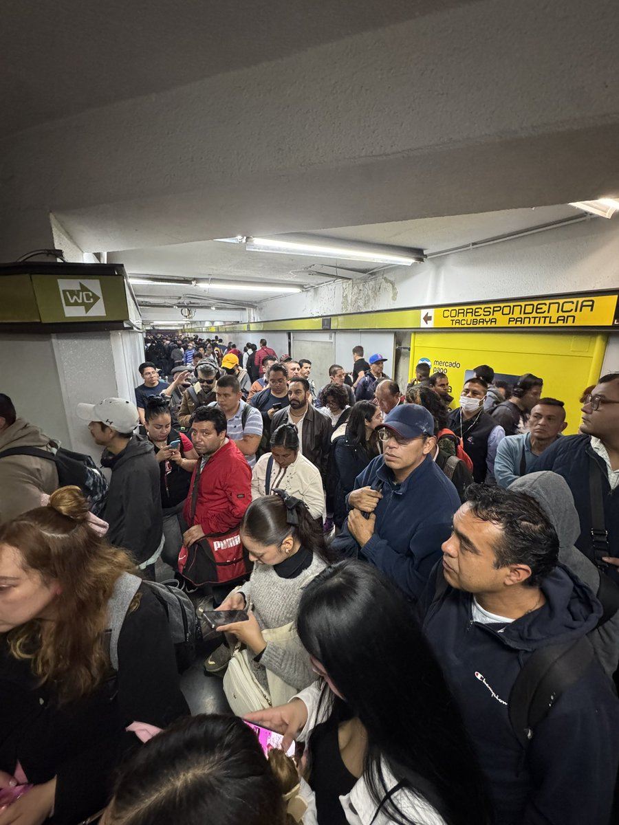 InfoMetroMX's tweet image. 🚨METRO🚨
#ULTIMAHORA 
De igual manera la #Linea3 del #MetroCDMX
Presento fallas y retrasos significativos está mañana 
#FelizLunesATodos #BuenosDías #infometromx