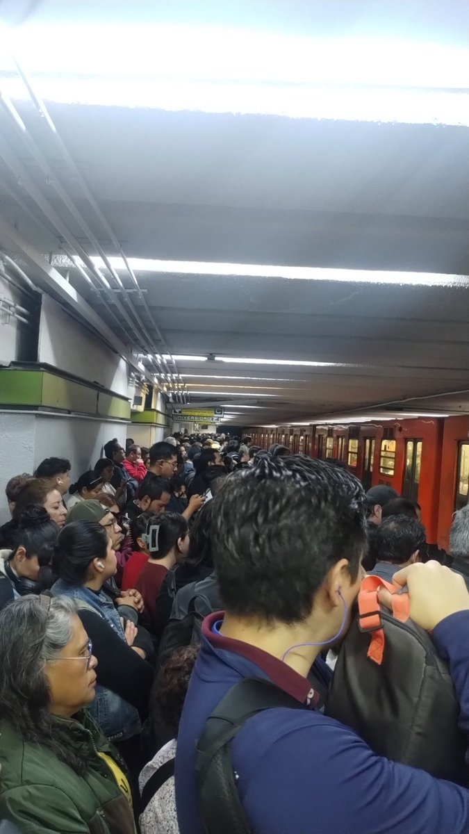 InfoMetroMX's tweet image. 🚨METRO🚨
#ULTIMAHORA 
De igual manera la #Linea3 del #MetroCDMX
Presento fallas y retrasos significativos está mañana 
#FelizLunesATodos #BuenosDías #infometromx