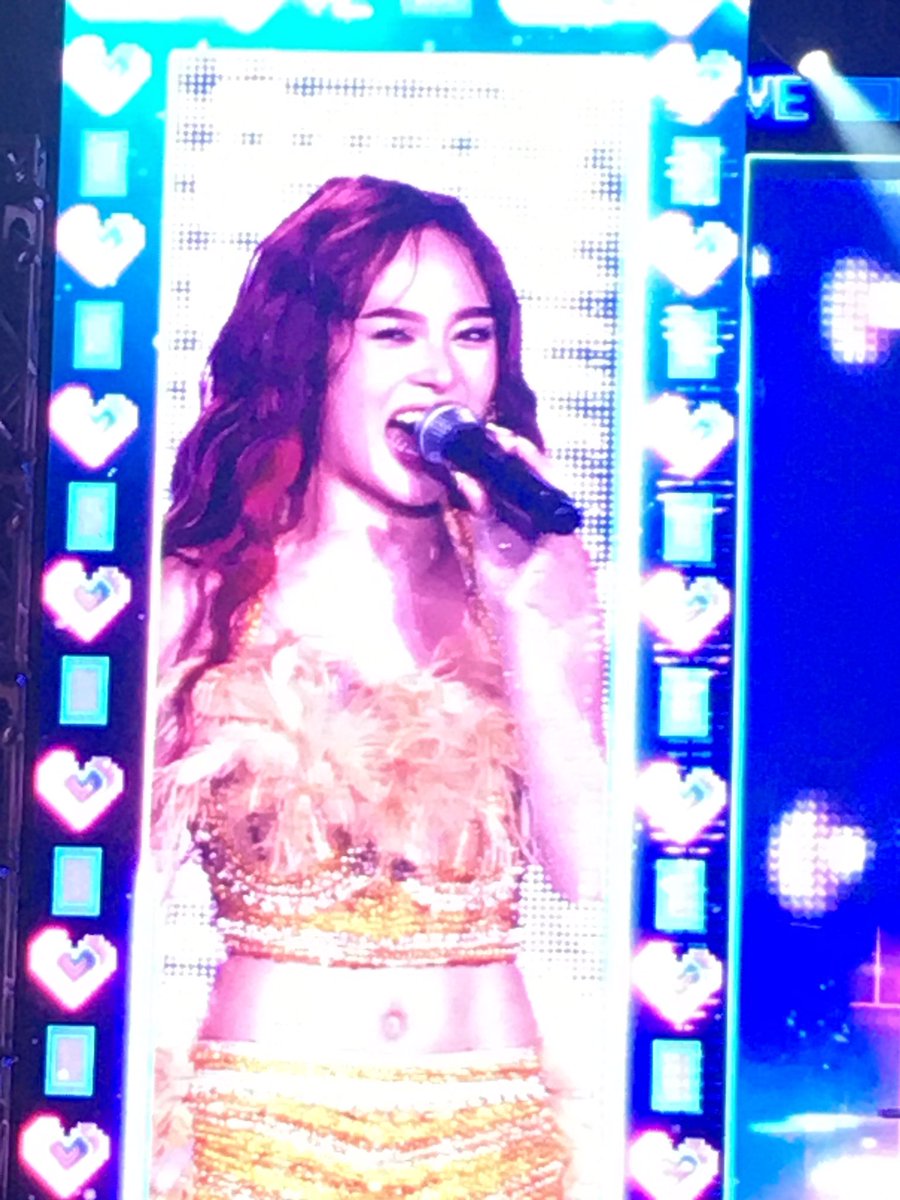 dontmindmepsh's tweet photo. Face Card+ Talent + the aura of this girl on stage r insane!! 🔥🔥 @BonifacioAc #ColLoveSaAraneta #AcBonifacio #PBBColLove #pbbcolloveconcert https://t.co/jr1hRt44Nb