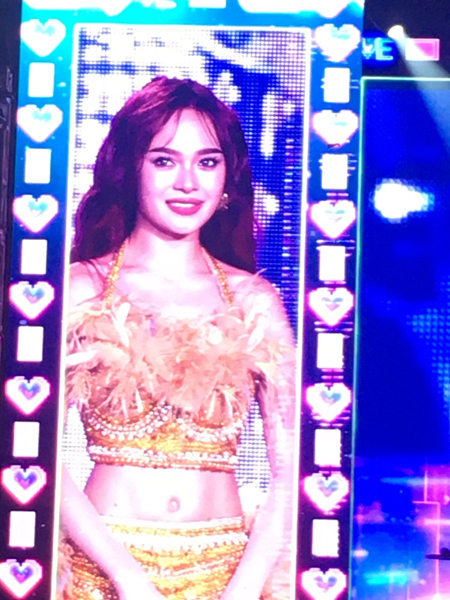 dontmindmepsh's tweet photo. Face Card+ Talent + the aura of this girl on stage r insane!! 🔥🔥 @BonifacioAc #ColLoveSaAraneta #AcBonifacio #PBBColLove #pbbcolloveconcert https://t.co/jr1hRt44Nb