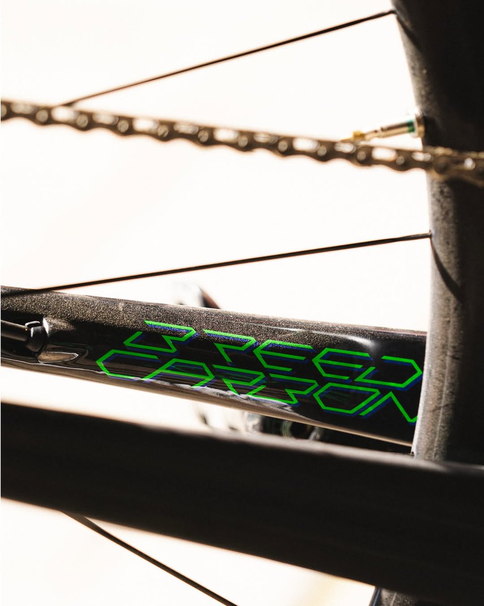 Built for the wild roads, the long hauls, the breakaways no one sees coming.

The BREED UN1TD is gravel racing without limits—where speed meets solitude, and every ride writes its own story.

LTD.00/99. Limited edition. All-out performance.

#FeltBicycles #FeltIsFast