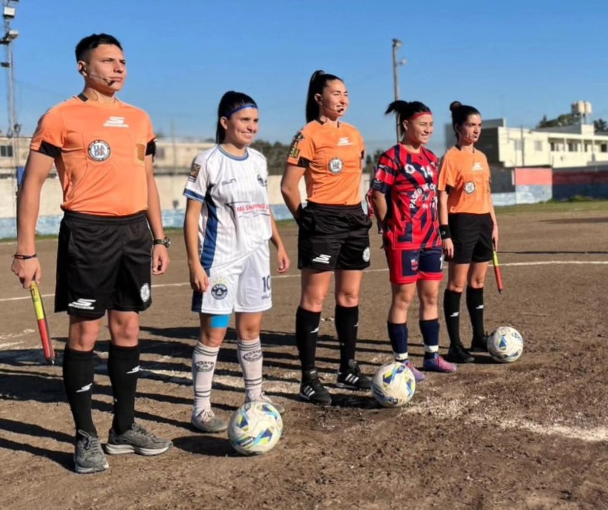 Daiana Ilari, Abigail Lopez y Nahuel Colombier ayer en una Final Regional Femenina valida por el torneo CFFA AFA
