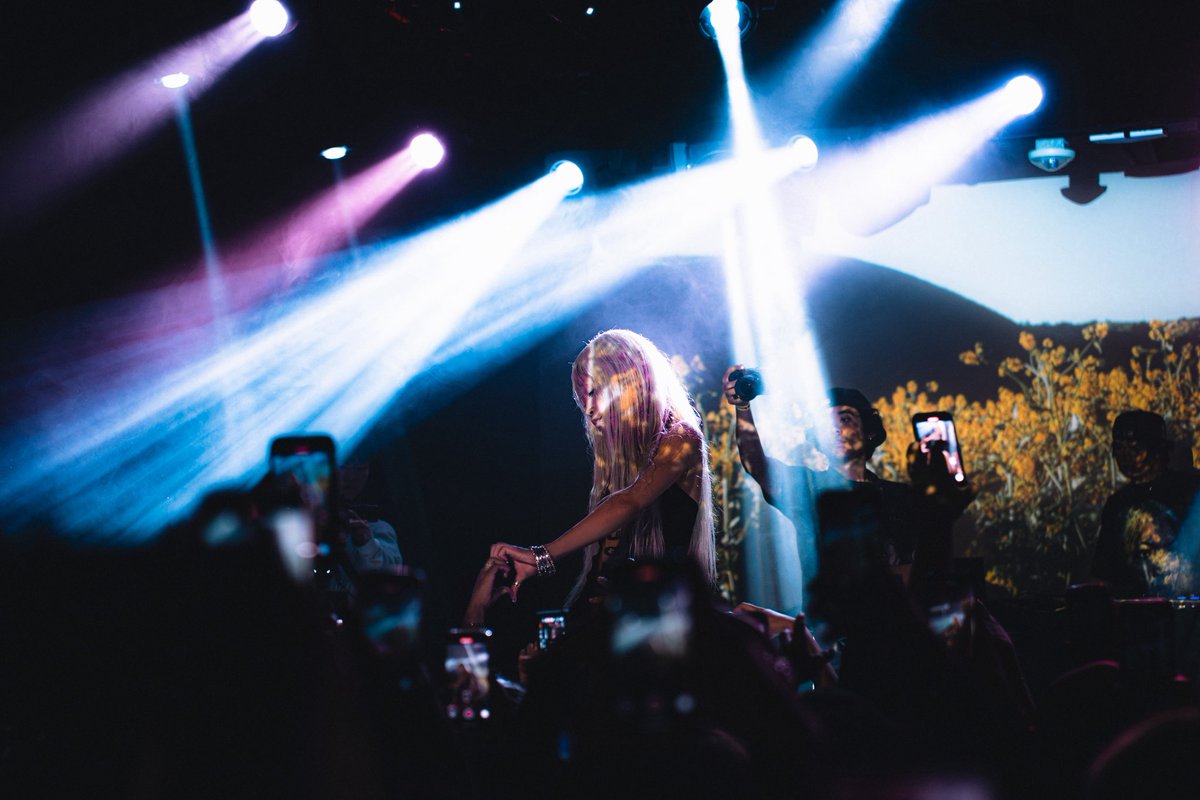 qwuuzi's tweet photo. Molly Santana Live in LA
By Qwuuzi 📸 https://t.co/YTlzPEF0QV