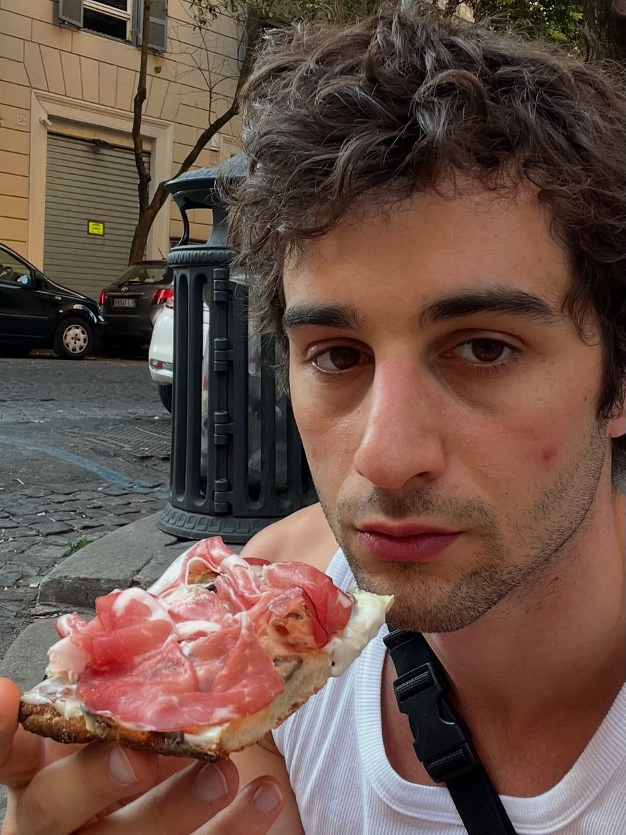 rebellevague's tweet photo. Altre foto di Agustin Della Corte a Roma. https://t.co/U93NTax9XR