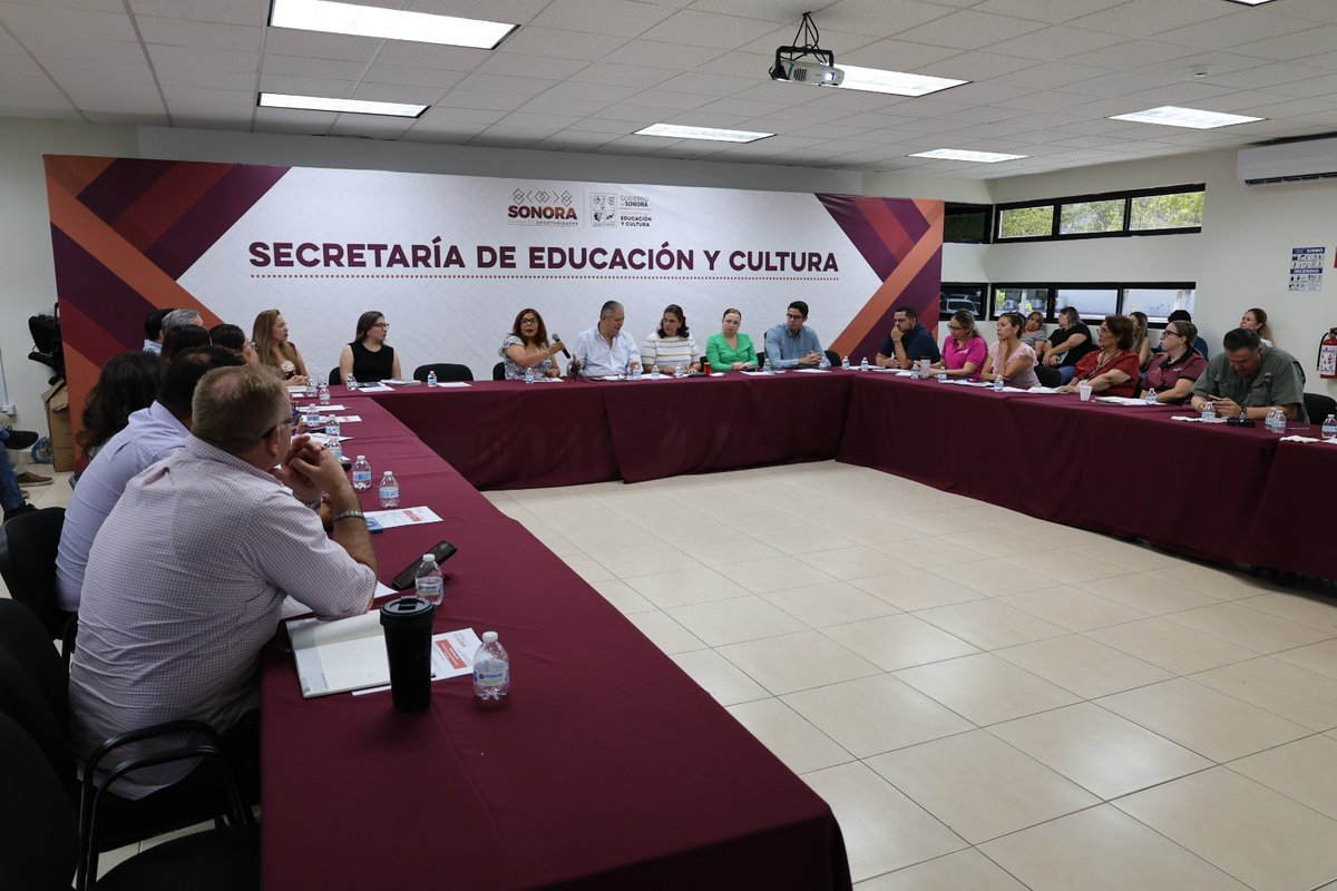 SECSonora's tweet photo. 🟠 ¡Bienes patrimoniales seguros en las escuelas!

En la SEC trabajamos para dar seguimiento a las acciones de resguardo y protección del patrimonio escolar en todo el estado, gracias al trabajo coordinado entre las direcciones generales que conforman la Subsecretaría de Educación Básica y la Subsecretaría de Planeación y Administración.

¡Trabajamos unidos por una educación segura y con futuro! 🫱🏻‍🫲🏼 🏫