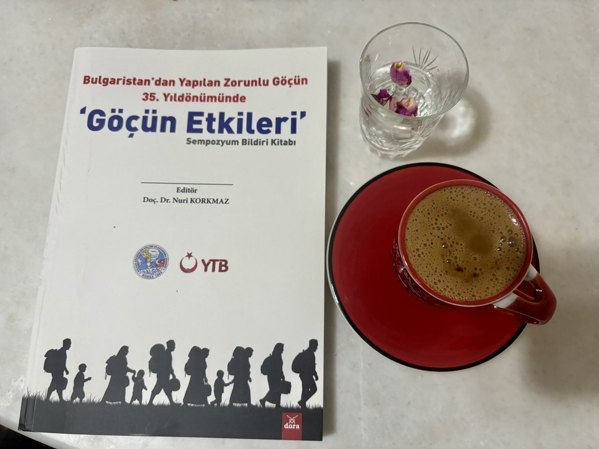 KonukNeval's tweet photo. Kahvemi aldım, sayfalarına göç hikâyeleri sinmiş bir kitapta kendi makalemi okumak gibisi yok..Bulgaristan’dan 1989 yılında yapılan Türk Göçü ile ilgili olarak 35.yılda yapılan tek kaynak eser @eminbalkan  @bursabalgoc @yurtdisiturkler 
Balkan Türkleri bu acıları hiç yaşamasın! https://t.co/LhALDNrrHk