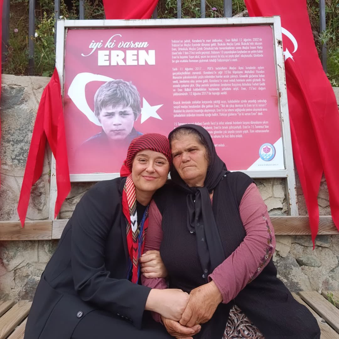 Posta_kutusu_'s tweet photo. Mattia Ahmet Minguzzi’nin annesi Yasemin Minguzzi ile Eren Bülbül’ün annesi Ayşe Bülbül bir araya geldi. https://t.co/p0YpZxMKoy