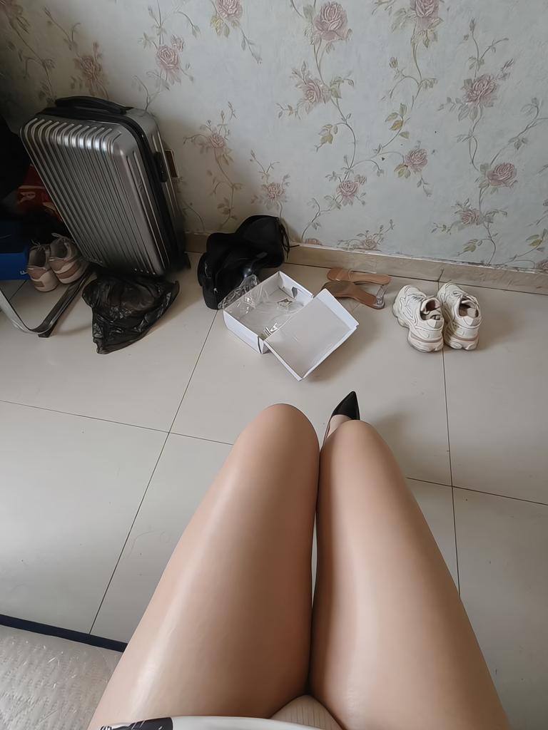 CherrySadism's tweet photo. 小狗爬过来 叫妈妈足你 ＃新手保护期 #女大s #高跟鞋足交 ＃恋足 #妈妈级别 https://t.co/hKKKmCMMFQ