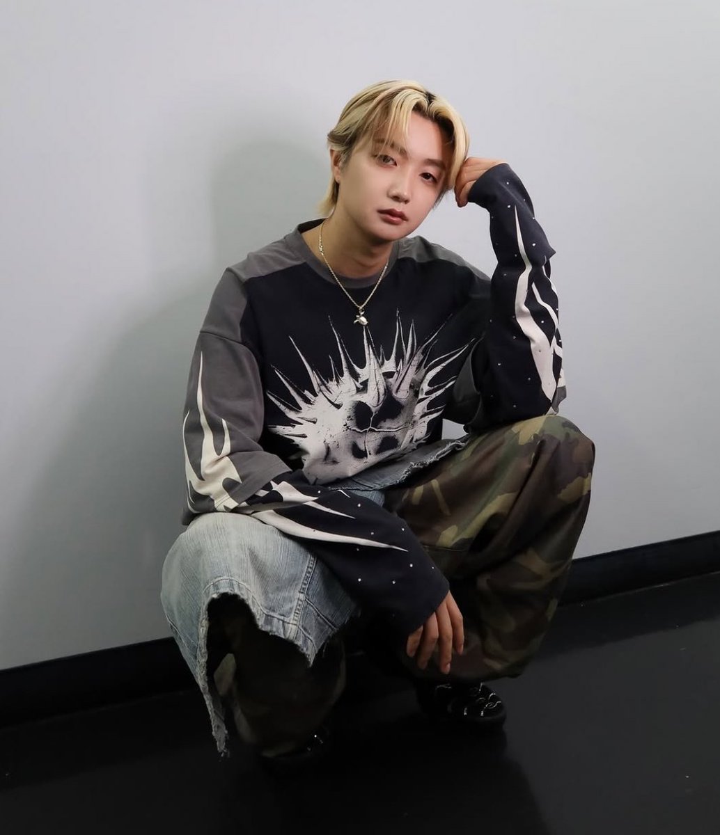 onechanso_pipi's tweet photo. え、服にマナトいる？？？？？WWWW https://t.co/cL9SJWNGZ2