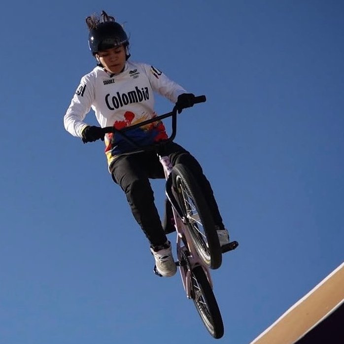 ¡LA LOCURA DORADA DEL FREESTYLE DE  🇨🇴! Saúl Hernández y Queen Saray Villegas lograron los oros en Los Juegos Panamericanos Junior #ASU2025 en una modalidad en la que solo en un año todo se fue a la ESTRATÓSFERA. Oros para COL y sale minihilo 🧵. Porque hay historia e historias.